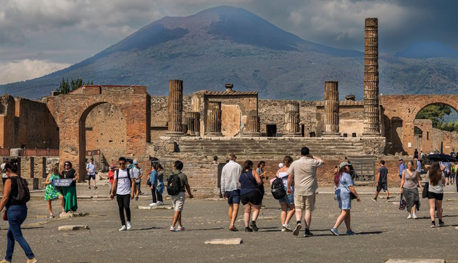 Kereskedelmi kertekké alakították Pompeji romjait a földrengés után