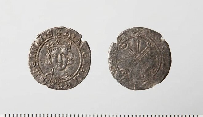 Gombnak nézték a ritka, 900 éves viking kori pénzérmét