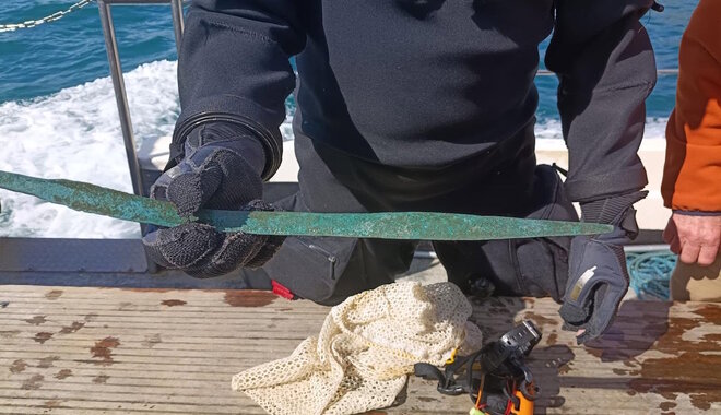 Bronzkori kardot emeltek ki Devon partjainál a tengerből