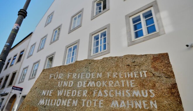Rendőrőrs nyílt Hitler braunaui szülőházában