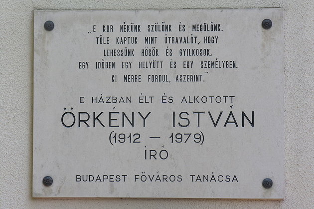 Örkény István emléktáblája a Pasaréti út 39. számú házon (Wikipedia / Csurla / CC BY-SA 2.5)